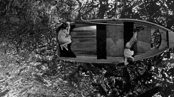 la-morte-corre-sul-fiume-di-charles-laughton